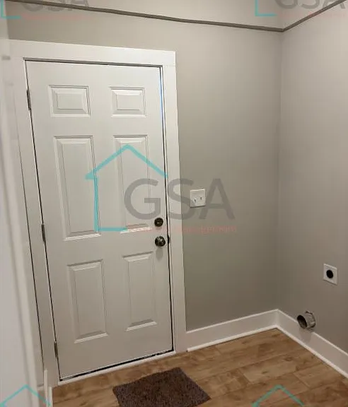 694 Saxon Ave — Photo 15