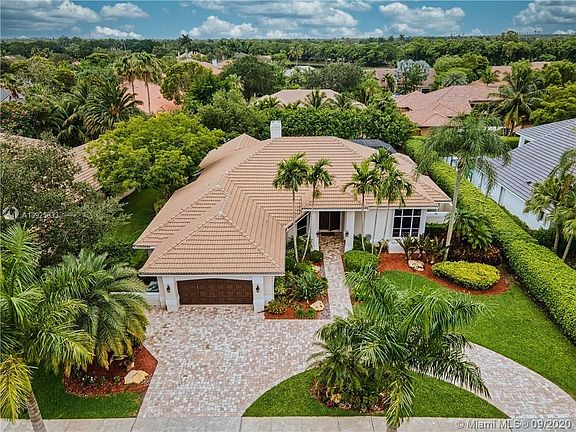 4th image of 405 Sabal Way #405