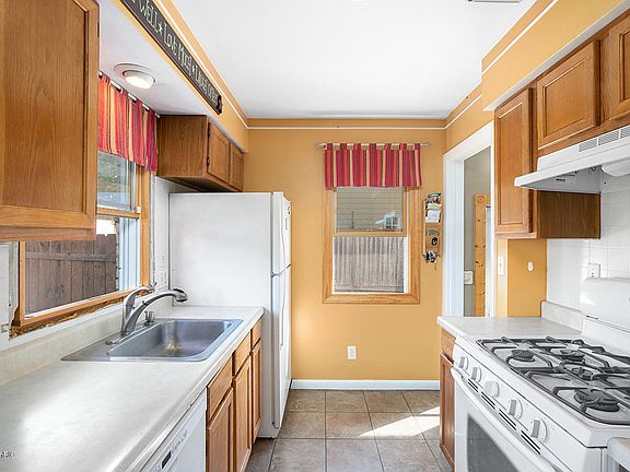 5th image of 141 Pershing Dr NE