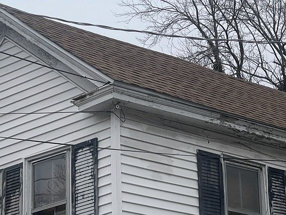 3rd image of 733 Washington St