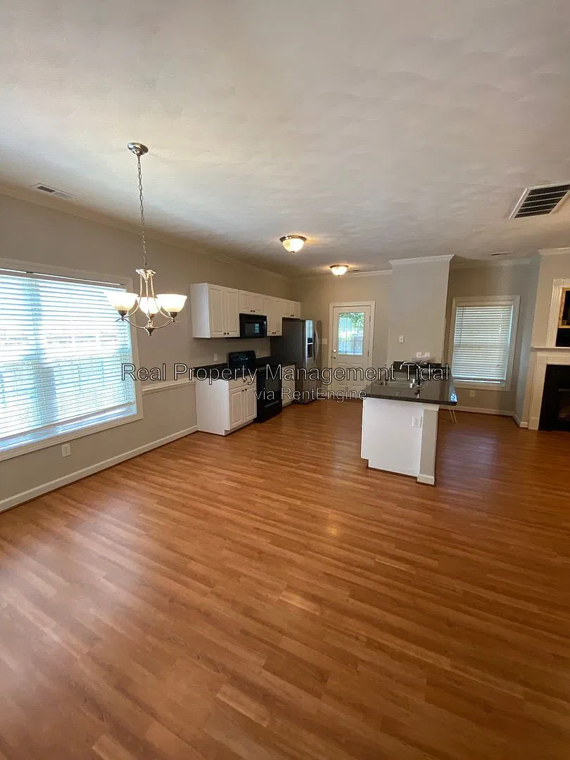 3 bed, 2.5 bath, 1578 sqft, $2,350 — Photo 4