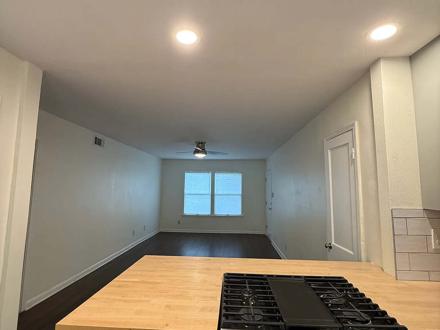 2 bed, 836 sqft, $1,325 — Photo 4