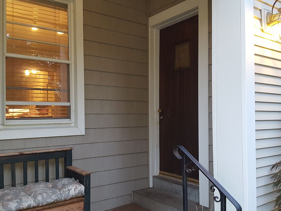 1st image of 872 Warwick Ln