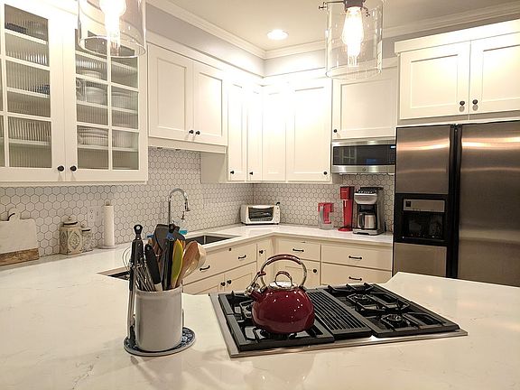 2nd image of 2229A Boylston Ave E