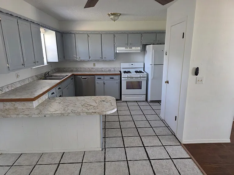 102 Gatewood Dr — Photo 4