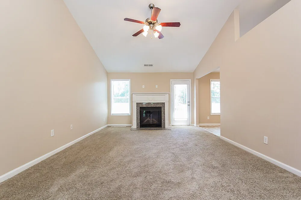 4 bed, 3.0 bath, 2197 sqft, $2,465 — Photo 3