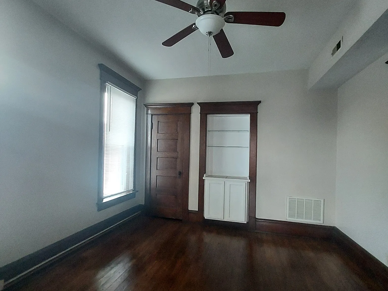2 Bedroom, 1 Bathroom Apartment — Photo 3