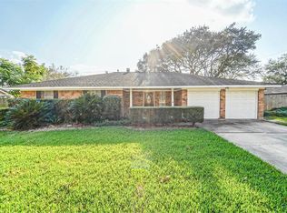 615 S Heather Ln, Friendswood, TX 77546