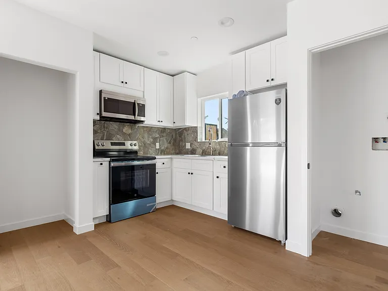 15838 Chatsworth St #15838 — Photo 7