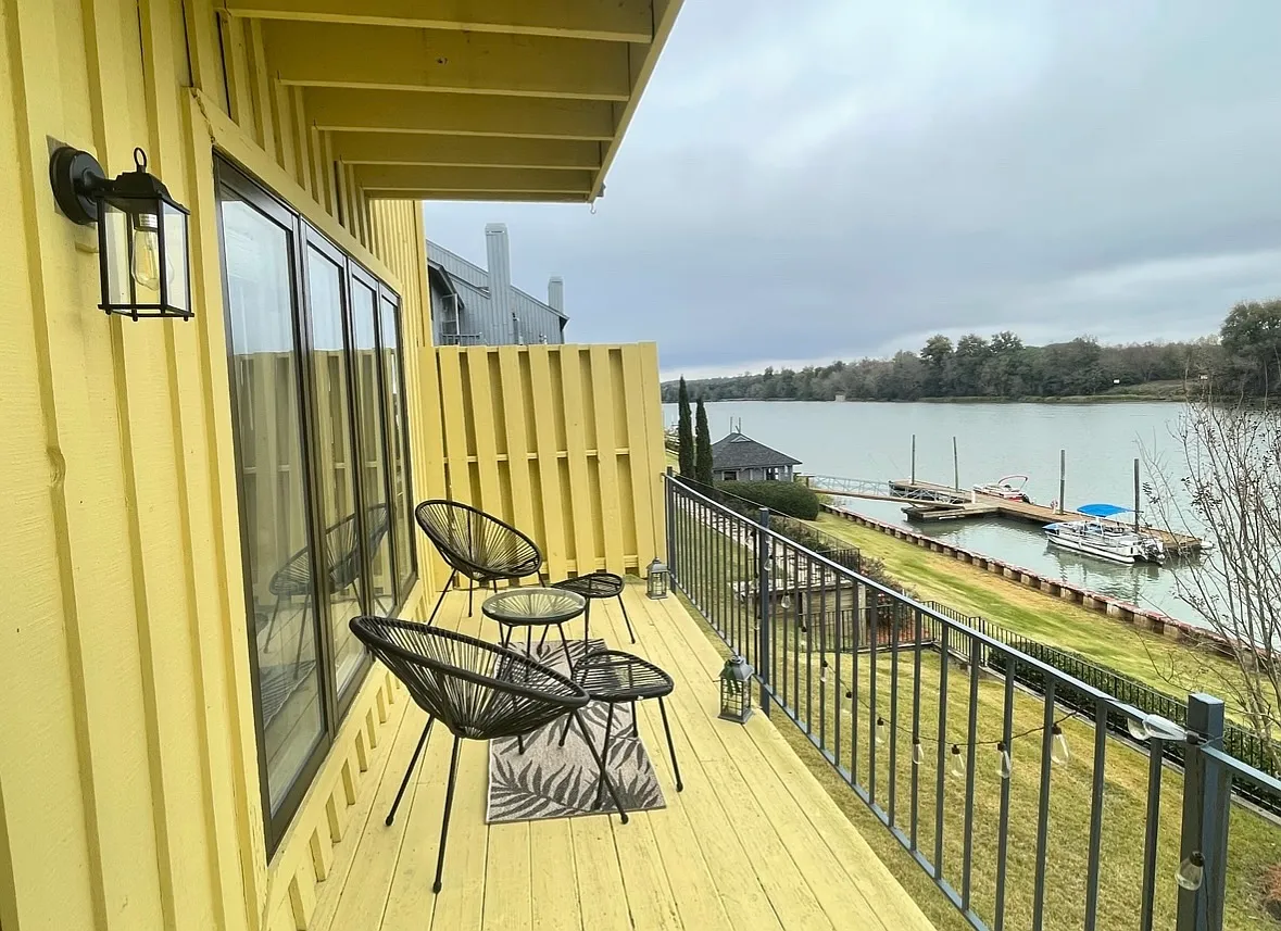 740 Riverfront Dr — Photo 1
