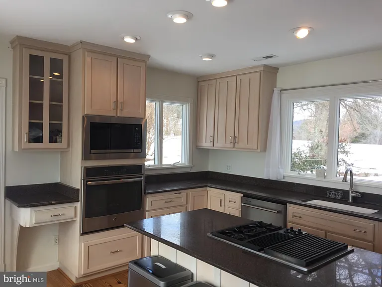 873 Hawlin Rd — Photo 29