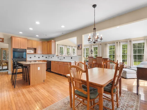 9 Chelsea Drive, Danbury, CT 06811