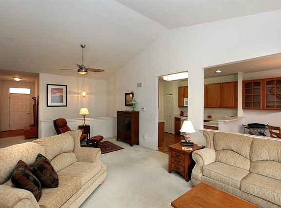 4th image of 2100 Carillon Dr