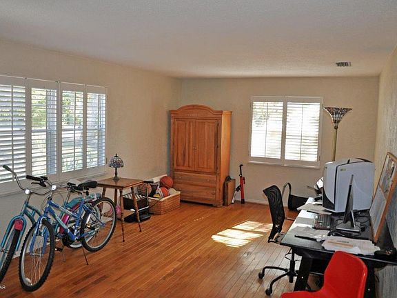 5th image of 1412 Live Oak St