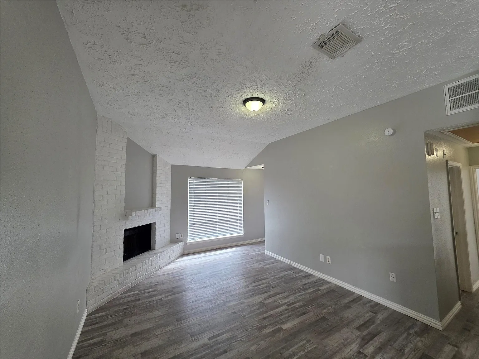 2 bed, 2.0 bath, 986 sqft, $1,550 — Photo 4