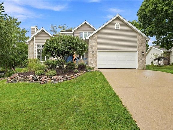 4th image of 2936 Maple Run Dr