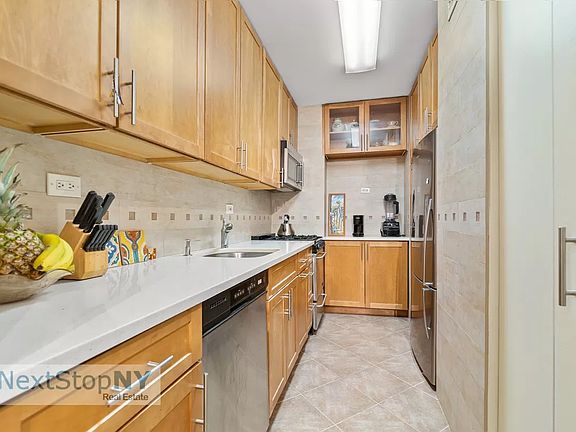 5th image of 245 E 54th St APT 3R