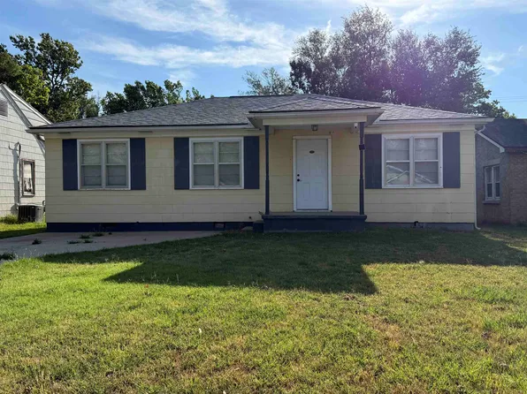 712 N 8th St, Arkansas City, KS 67005
