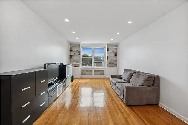 Sold by Remax Edge | media 6
