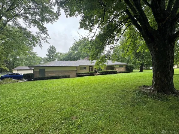 1813 Bledsoe Dr, Bellbrook, OH 45305