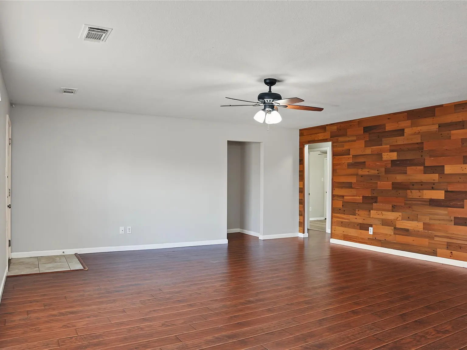 3 bed, 1759 sqft, $1,949 — Photo 4