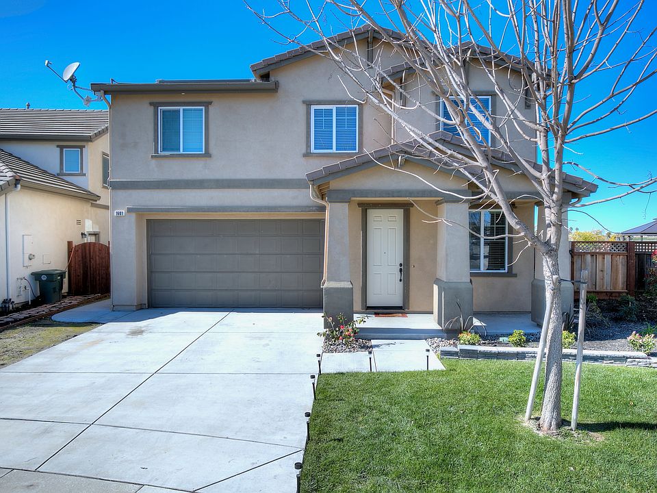 2nd image of 1601 Courtyard Dr