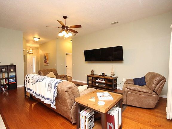 5th image of 615 Ivy Ave