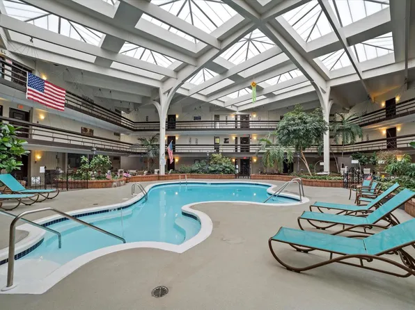 5200 South Tuckaway BOULEVARD #101, Greenfield, WI 53221