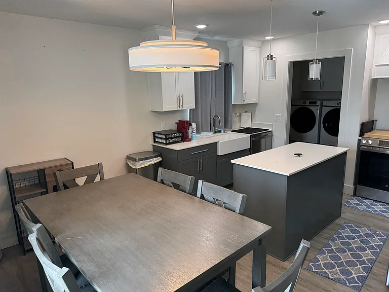 742 N Clark St — Photo 4