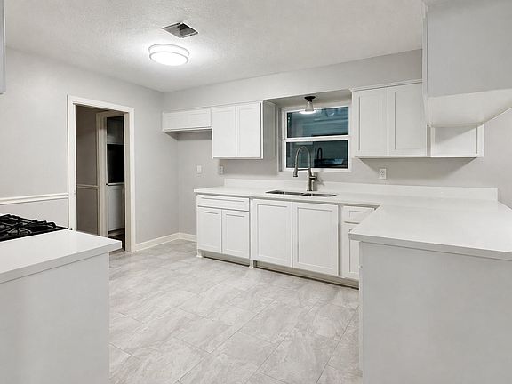 3rd image of 505 Moody Ave