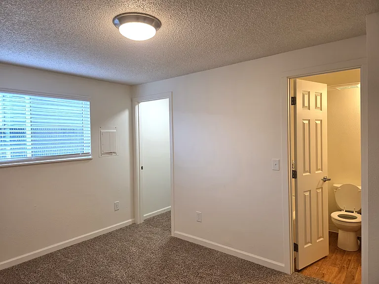 1x1 544sqft- Bedroom/Bathroom