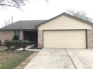 917 Willow Creek Dr, La Porte, TX 77571