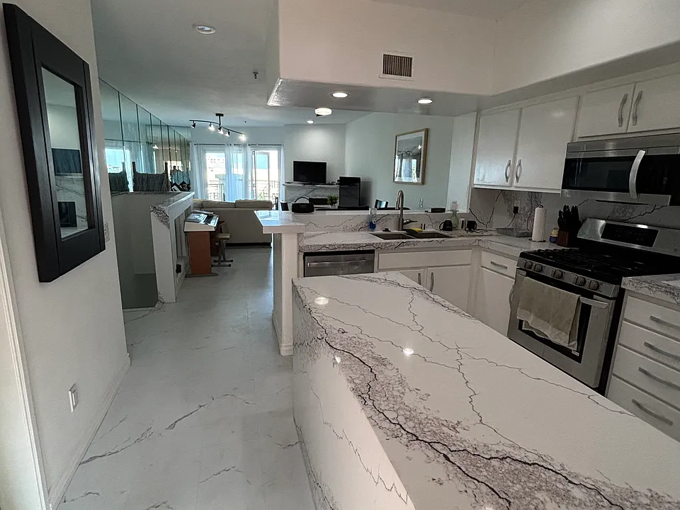 200 Pacific Coast Hwy #3