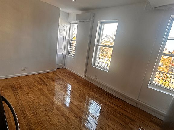 4th image of 3663 Bronxwood Ave APT 3
