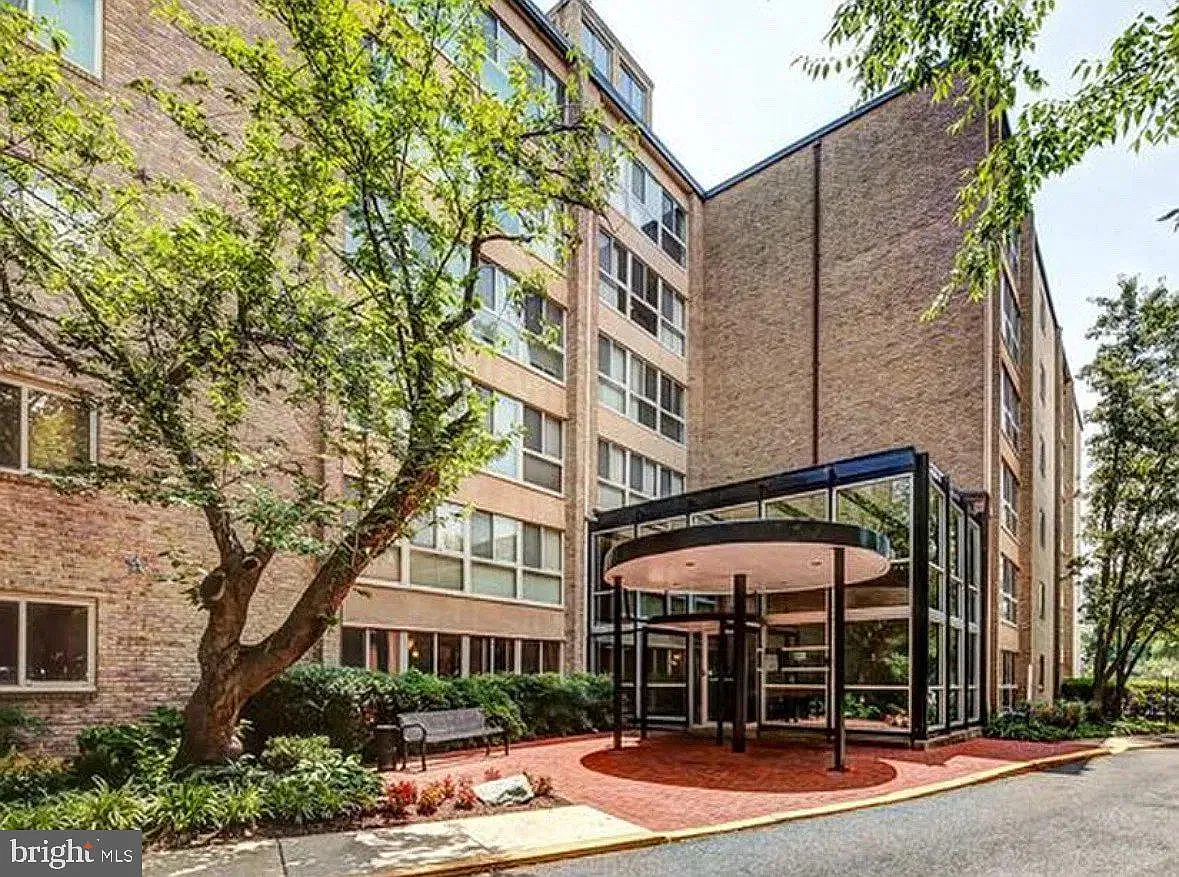 1 bed, 1.0 bath, 781 sqft, $1,995 — Photo 1