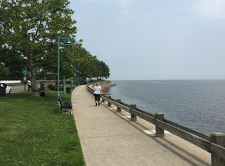 202 Pearsall Pl, Bridgeport, CT 06605