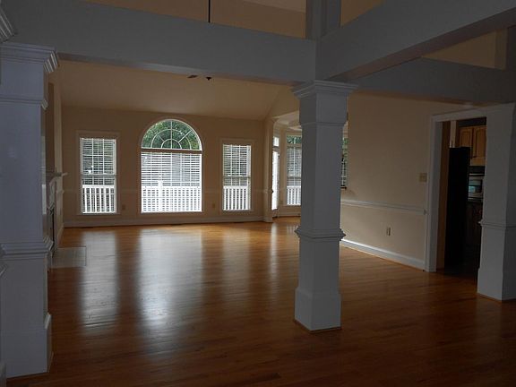 2nd image of 117 Camaruge Ct