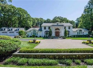 19 Sleepy Hollow Ln, Huntington Station, NY 11746