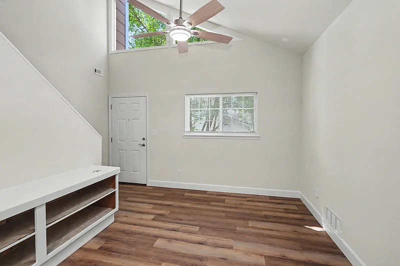 4 bed, 3.0 bath, 1200 sqft, $3,500 — Photo 3