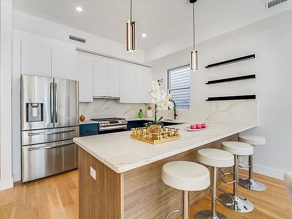 4th image of 120 Harrison Ave #1