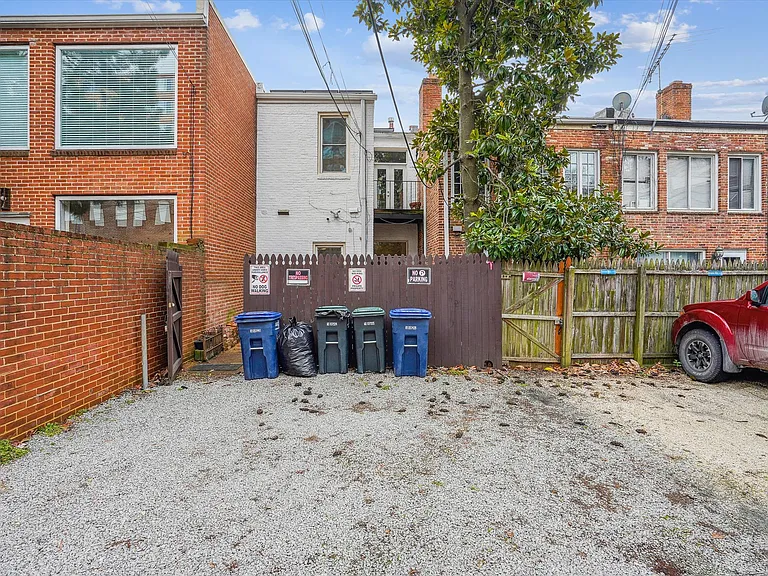 2431 I St NW #A — Photo 24