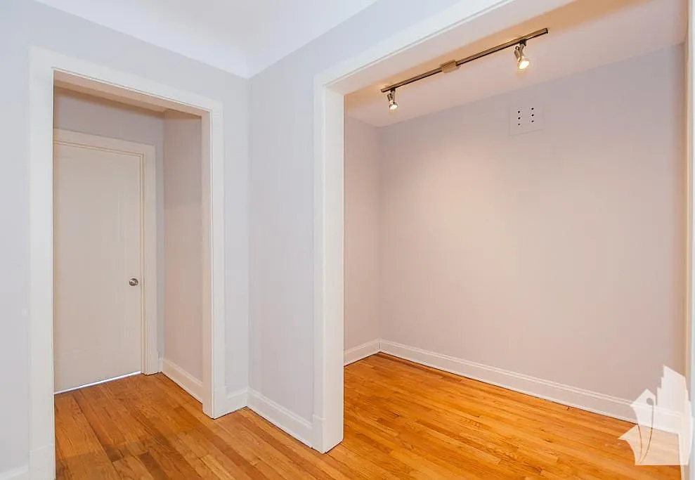 2 bed, 900 sqft, $2,795 — Photo 2
