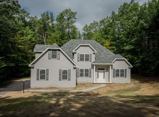 25 Barrington Dr, Gansevoort, NY 12831