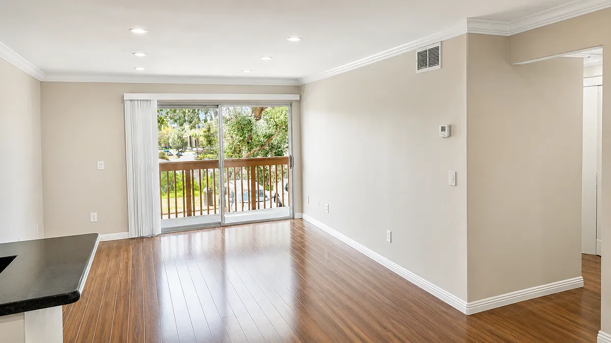 2 bed, 2.0 bath, 878 sqft, $2,795 — Photo 2