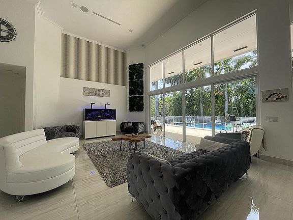 4th image of 152 Ocean Blvd