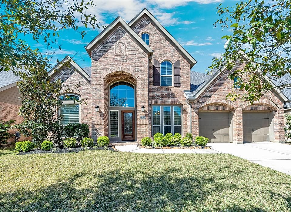 1st image of 2614 Park Hills Dr