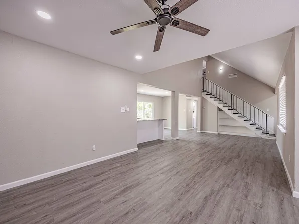 350 Blueberry Ln, Grand Prairie, TX 75052