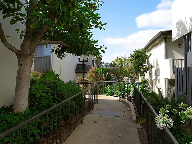 La Mesa Spring Gardens — Photo 32