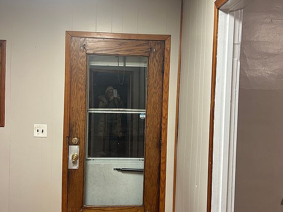 3rd image of 117 Mayer Ave