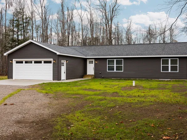 2440 Hickorywood Dr, Gaylord, MI 49735